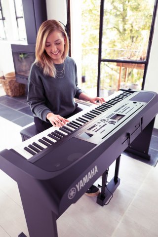 Yamaha DGX-670