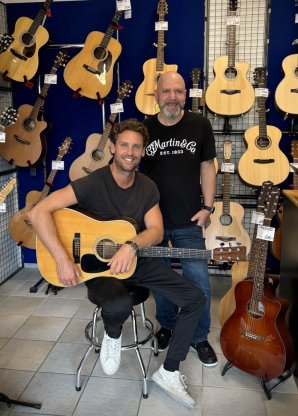 Bastian Baker et Sylvain Casarotti au Guitar Shop Portier &amp; Gaudin Musique à Cossonay